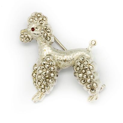 null Brooch in silver plated metal forming a poodle