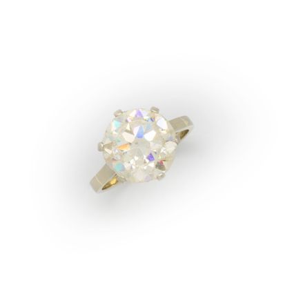 White gold ring with a zircon solitaire