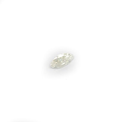 null Diamant navette sur papier, pesant 0,5 ct.