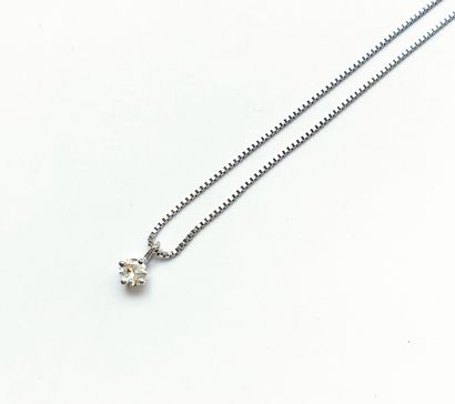 Pendant with white gold setting clawed with...