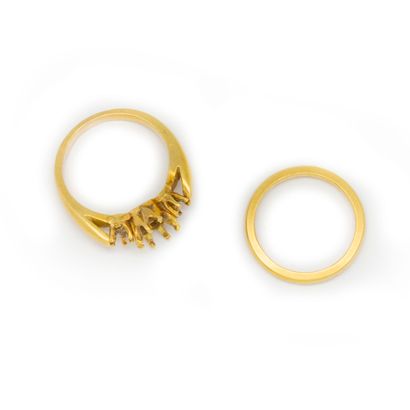 null Yellow gold setting, a gold wedding ring is attached.

Weight : 8,5 g.