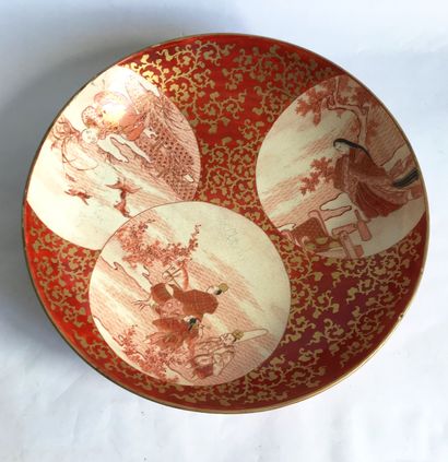 null SATSUMA - Japon

Plat creux en porcelaine à décor rouge corail et doré de personnages...