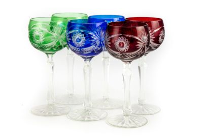 null Suite de 6 verres en cristal taillé de couleurs