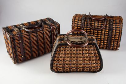 null Folk art - Basketry

Set of three wicker baskets, leather handles and metal...