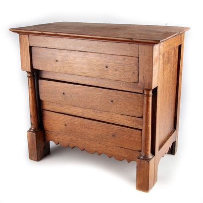 null Chest of drawers in natural wood opening by three drawers, the amounts in detached...