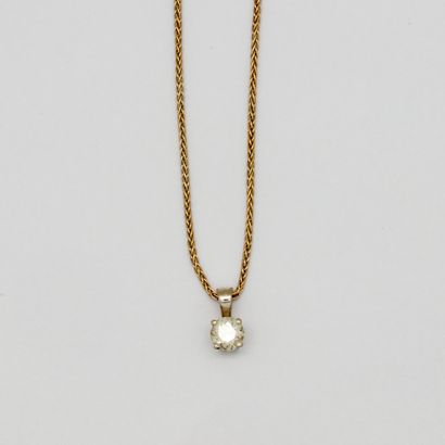 null White gold chain with a diamond pendant of about 0.10 ct.

Gross weight: 3.1...