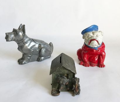 null Three metal money boxes in the shape of a dog and niche with two small dogs

H....