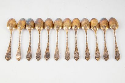 null Set of 12 silver and vermeil dessert spoons in the Louis XV style 

M.O. : HG...