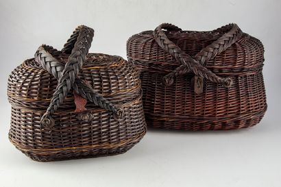 null Folk Art - Basketry

Set of two oval wicker baskets, leather and metal trim....