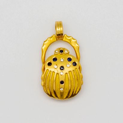 null Yellow gold scarab pendant with small stones

Gross weight : 7,8 g.