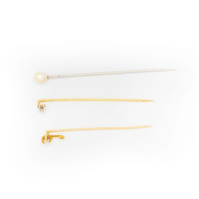 null Three tie pins in yellow gold punctuated with small diamonds and pearls

Gross...