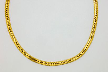 Yellow gold necklace with flat mallets 
Weight...