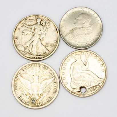  Ensemble de trois pièces en argent, comprenant : 
- 1 pièce de 1/2 Dollar américain...
