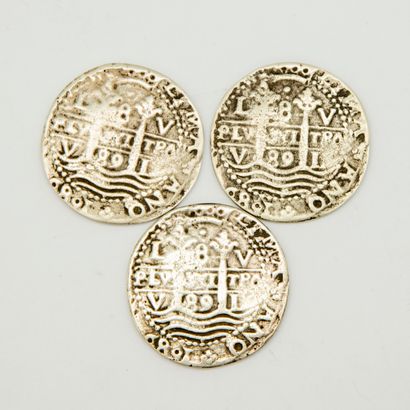  Ensemble de trois pièces en argent de 8 reales Charles II 1689 LV, portant l'inscription...