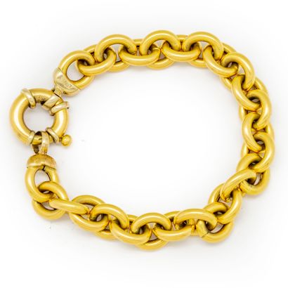 Bracelet à gros maillons forçat en or jaune...