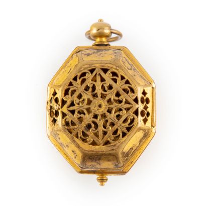  Petite montre puritaine de forme polygonale en laiton mouluré. Cadran en métal avec...