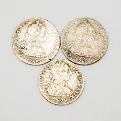 null Ensemble de trois pièces en argent de 8 reales : 

- 1 pièce Charles III 1779,...