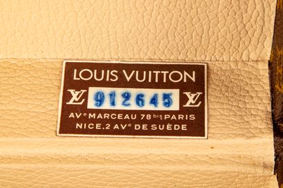 LOUIS VUITTON LOUIS VUITTON 
Vanity-case n° 912645, toile monogram, garnitures en...