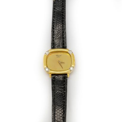 CHOPARD CHOPARD - Geneva

Yellow gold watch with a slightly oval shape and a case...
