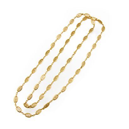  Large necklace in yellow gold with flat openwork links 
Weight : 66,3 g.