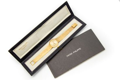 PATEK PHILIPPE PATEK PHILIPPE - Geneva 

Ladies' watch with cushion-shaped dial in...
