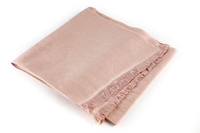 DIOR Christian DIOR 

Cashmere and silk stole in beige with a pinkish sheen

Good...