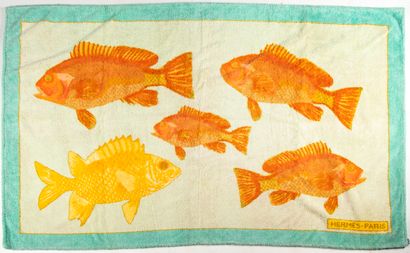 HERMES HERMES - Paris 

Fish patterned bath towel, in printed terry cloth

Good condition,...