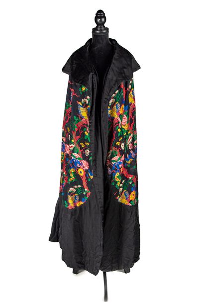 null Black cape in wool and satin, entirely embroidered in the back with a polychrome...