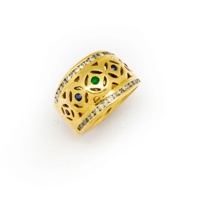 null Yellow gold ring set with small stones 

TDD : 56 - Gross weight : 15,1 g.
