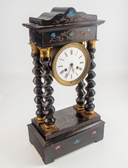 null Portico clock in blackened wood with twisted columns and decoration of brass...