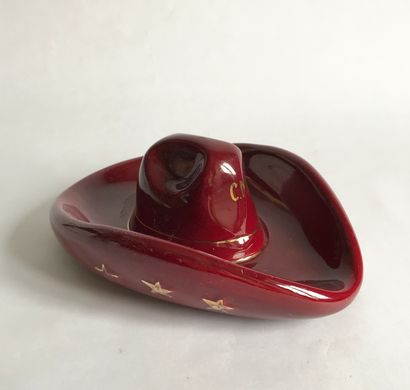 null Ashtray in the shape of a hat in burgundy enamelled earthenware decorated with...