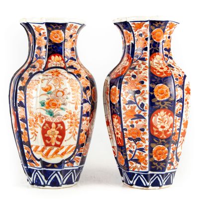 null JAPAN

Pair of porcelain vases

Accidents