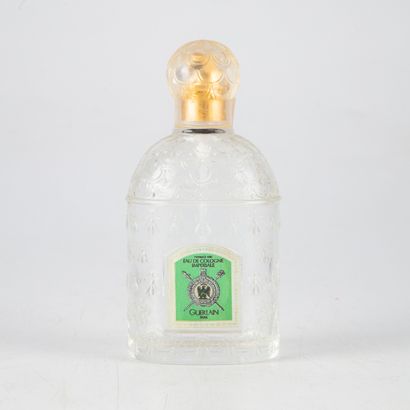 null Maison GUERLAIN - Paris 

1 flacon Eau de cologne Impériale 100 ml

H. : 12,5...