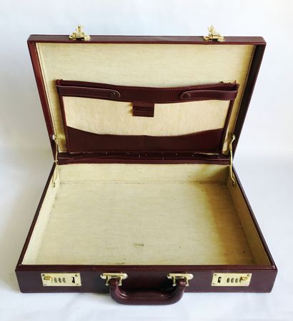 null Briefcase attaché case in imitation leather. Circa 1980