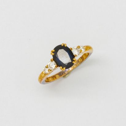 null Yellow gold ring set with a sapphire and two small diamonds

Gross weight :...