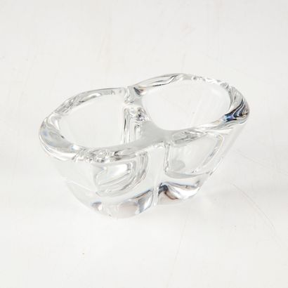 null BACCARAT - France 

Salière en cristal de forme mouvementée

H. : 4 cm ; L....