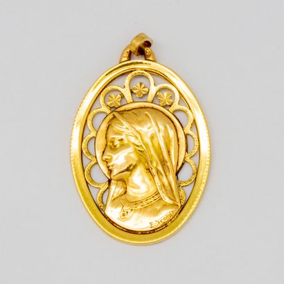 null Yellow gold medal decorated with the profile of the Virgin Mary in an openwork...