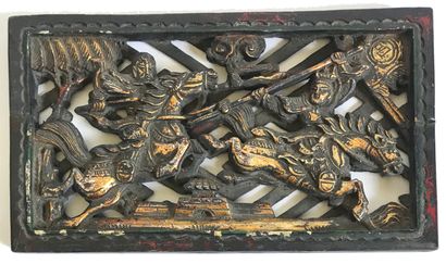 null CHINA

Small openwork wood panel partially gilded carved with horsemen.

15...