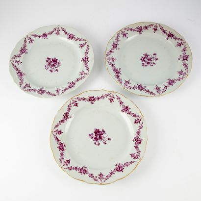 null Suite of three porcelain plates decorated in purple with a central flowered...