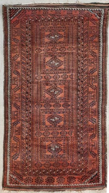 null Persian wool carpet Bukhara type decorated on a dark pink background of five...