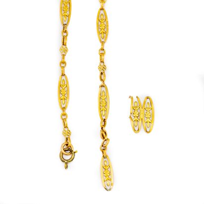 null Yellow gold watch chain with flat openwork links (accident). A link is attached.

Weight...