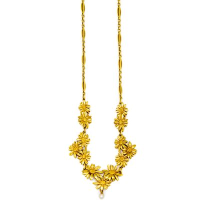 Yellow gold necklace decorated with a pattern...