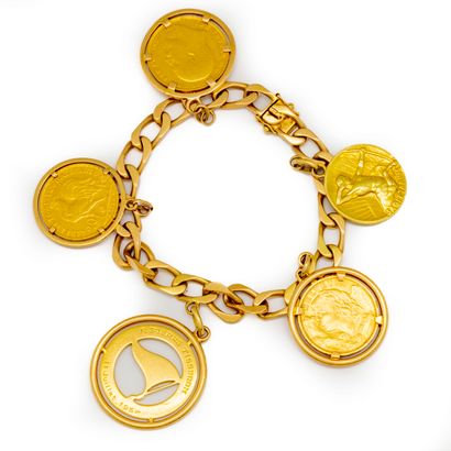 Bracelet in yellow gold decorated with a...