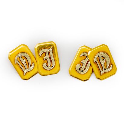 null Pair of yellow gold cufflinks with cut sides, decorated with initials
Weight...