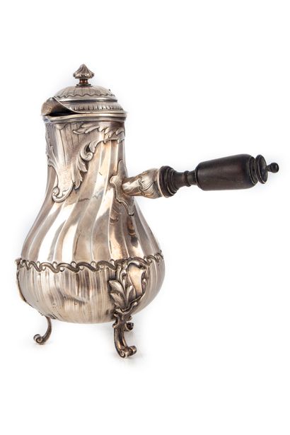 null Silver coffee pot with twisted ribs, finely chiseled with foliage decoration...