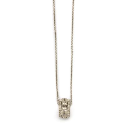 null BULGARI
Articulated white gold necklace holding a white gold ring as a pendant,...