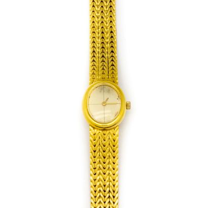 null Ladies' watch, oval dial, woven gold bracelet
Gross weight: 43.6 g.
