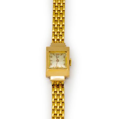 LIP Maison LIP - Vers 1940
Montre de dame en or jaune à gradins, bracelet en métal...