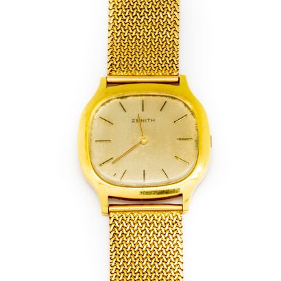 ZENITH ZENITH - About 1970
Men's watch with square 18K yellow gold case with rounded...