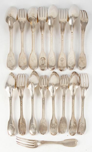 null Suite of 8 large silver flatware (16 pieces - plus a fork), filets and contours...